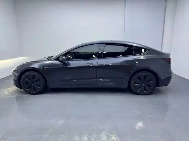 Фото 8 - Tesla Model 3