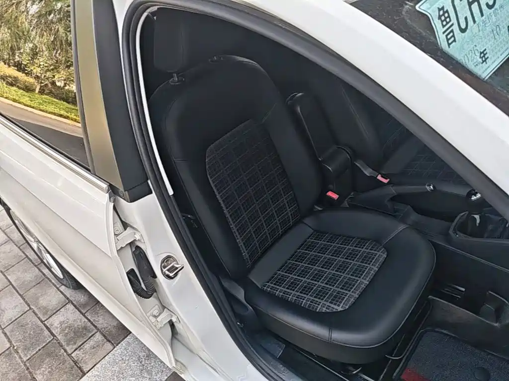 Photo 25 - Volkswagen Jetta