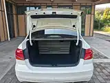 Photo 19 - Volkswagen Jetta