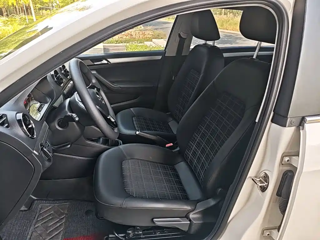 Photo 15 - Volkswagen Jetta