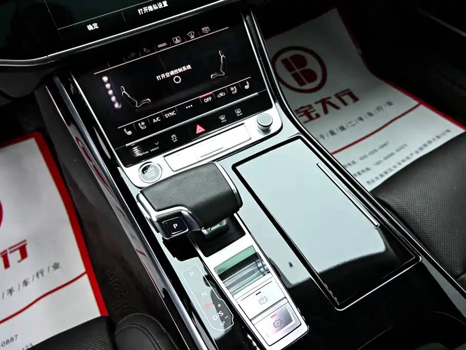 Audi A8 New Energy 2022 A8L 60 TFSIe quattro Collector's Edition фото 18