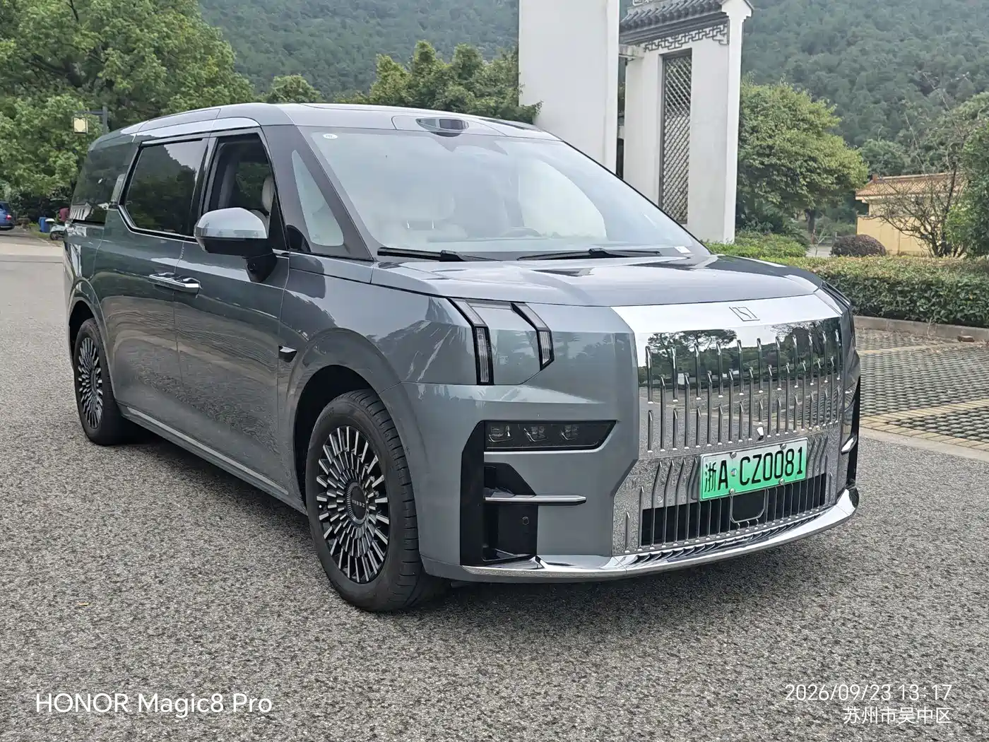 ZEEKR 009 2025 2024 6-seat Executive AWD 108kWh