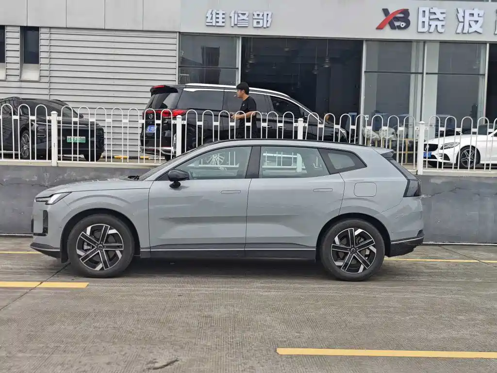 Фото 2 - Volvo XC70 Plug-in Hybrid