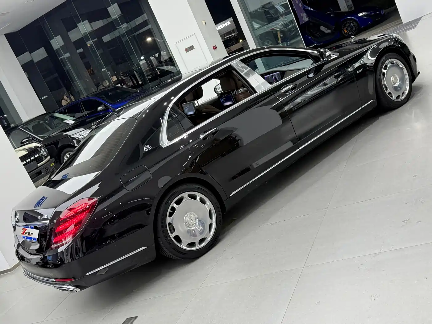 صورة 11 - Mercedes-Benz Maybach S-Class