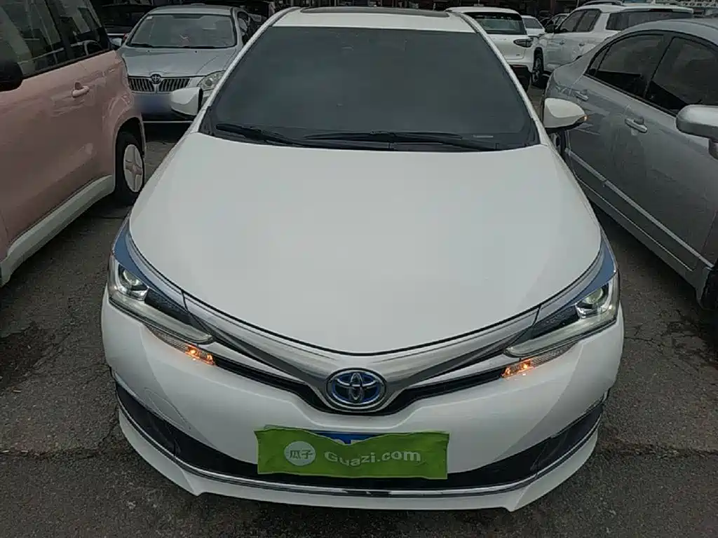 Toyota Corolla 2017 Facelift Hybrid 1.8L E-CVT Elite Edition фото 3