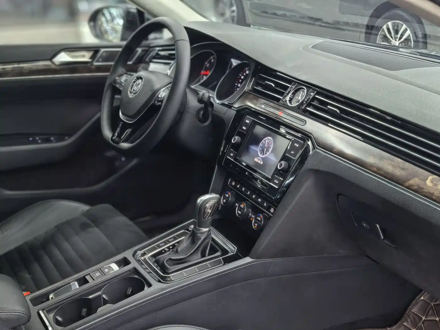 Volkswagen Magotan 2017 330TSI DSG Luxury фото 17