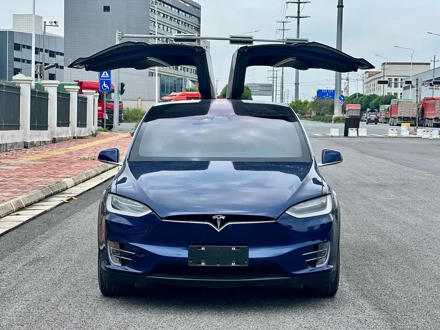 TESLA MODEL X