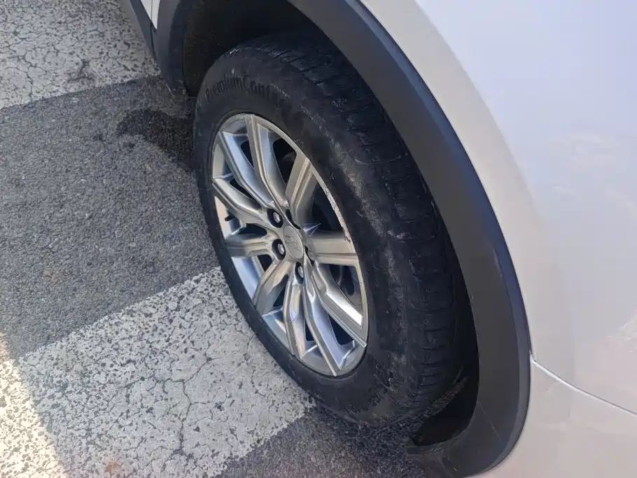 صورة 6 - Cadillac XT4
