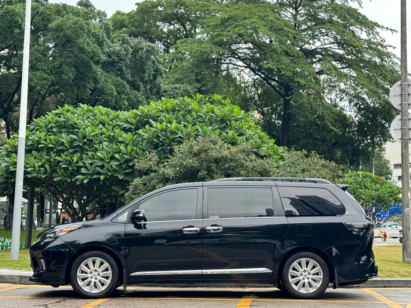 Toyota Sienna 2015 3.5L 4WD L фото 4
