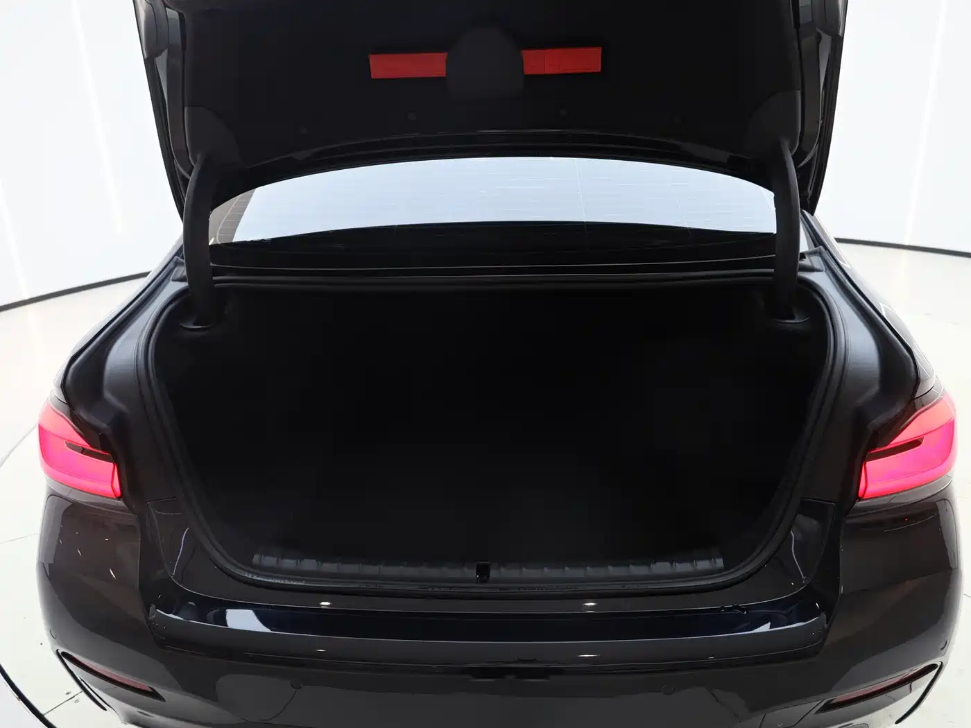 BMW 5 Series 2022 Facelift 530Li Leading M Sport Package фото 10