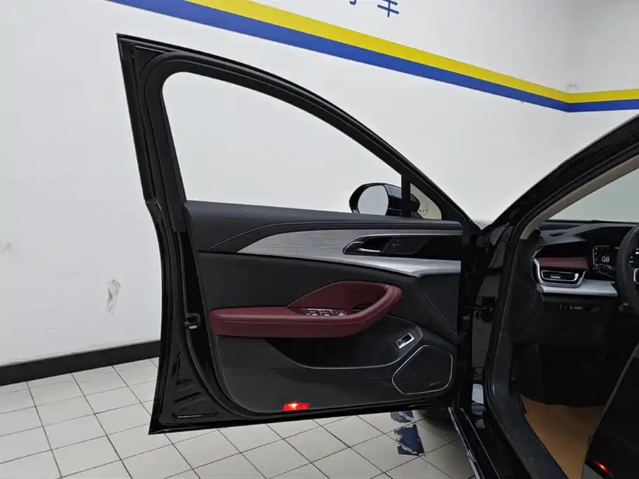 Hongqi H5 2025 1.5T DCT Flag Rhythm 500,000 Units Memorial Edition фото 7