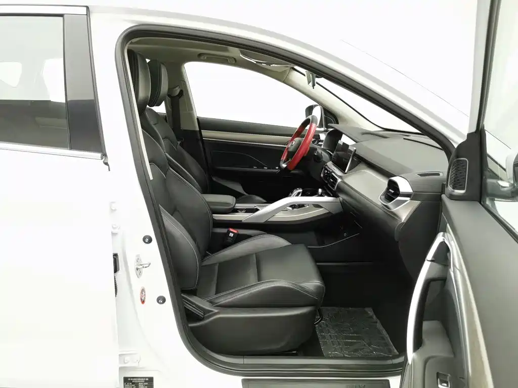 Фото 23 - Geely Coolray