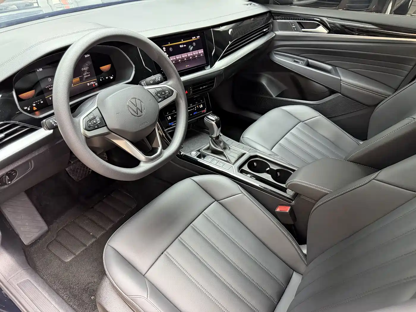 Фото 10 - Volkswagen Passat