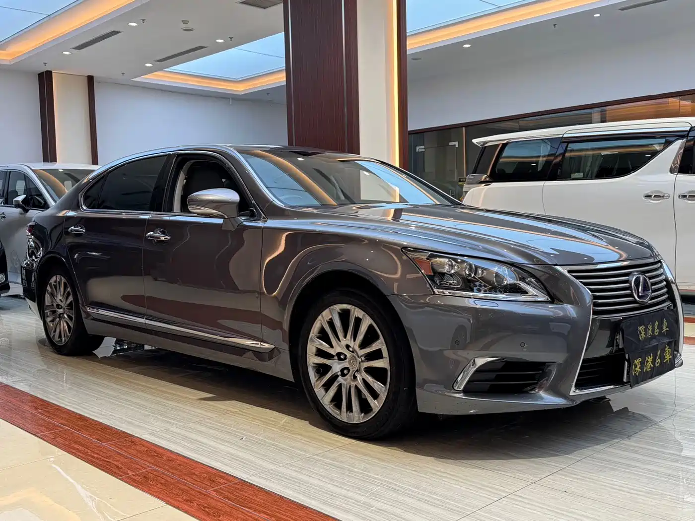 Lexus LS 2014 600hL фото 2