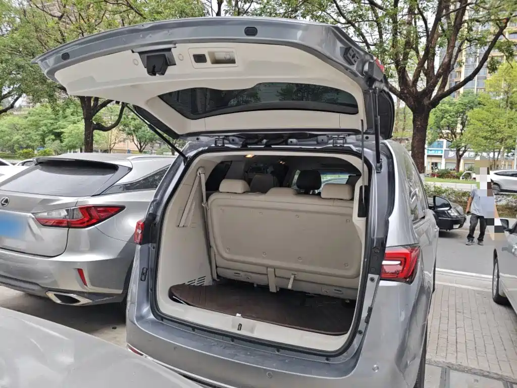 Фото 9 - Buick GL8