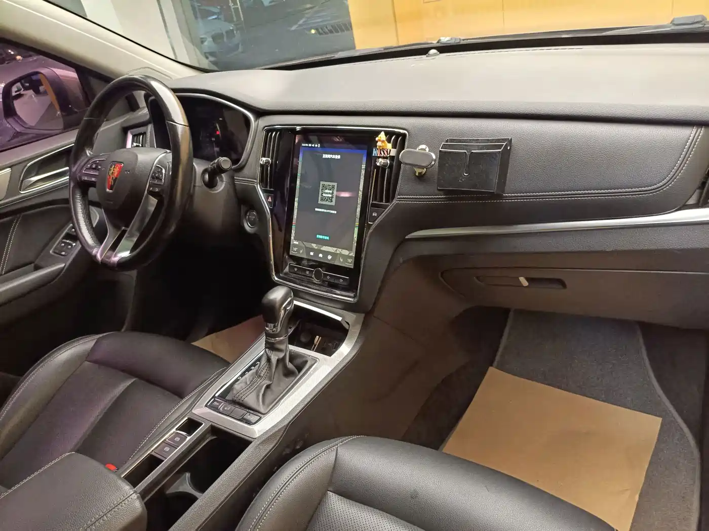 Фото 30 - Roewe RX5