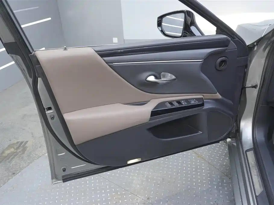 Lexus ES 2023 200 Excellence Edition фото 21