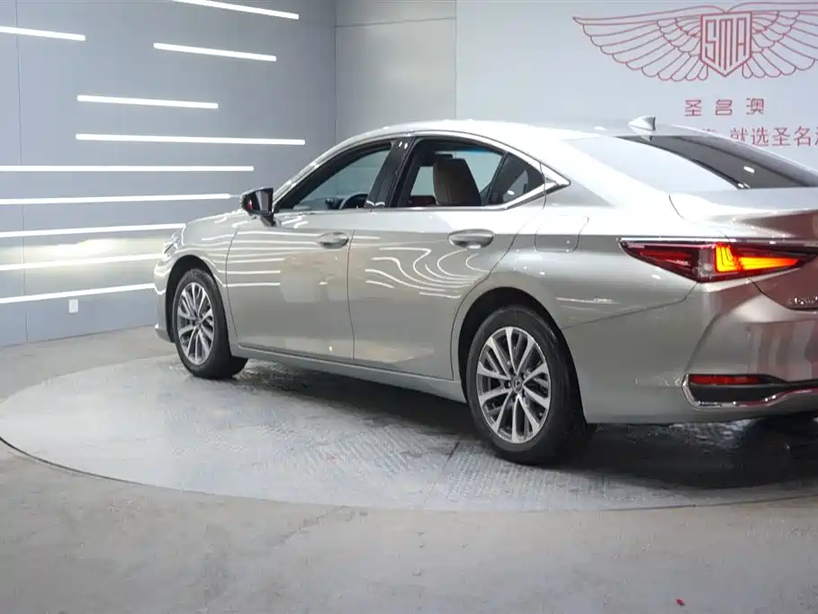 Lexus ES 2023 200 Excellence Edition фото 5