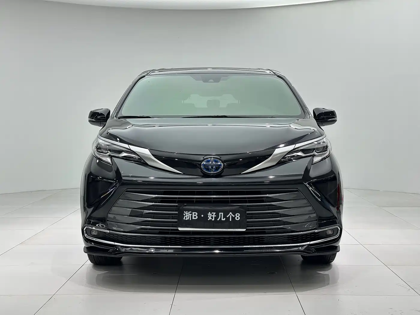 Toyota Sienna 2021 2.5L Hybrid Premium Edition фото 2