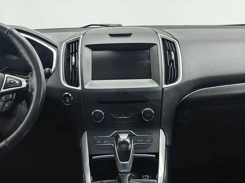 Фото 12 - Ford Edge