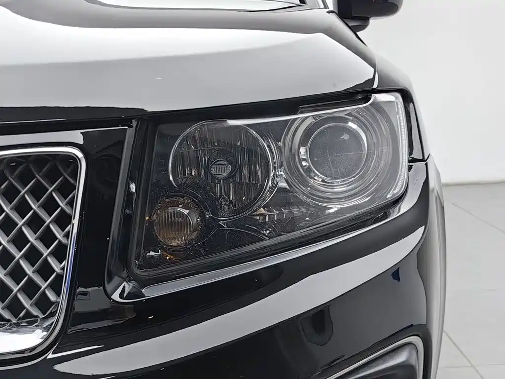 Photo 7 - Jeep Compass (Import)
