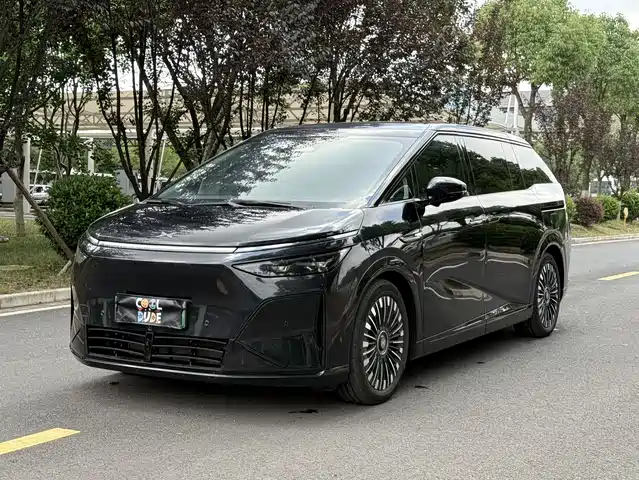 XPeng XPeng X9 2025 Extended Range Edition