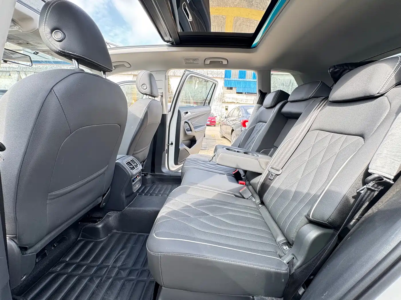 Volkswagen Tiguan L 2022 330TSI Auto 2WD R-Line Premium Edition фото 12