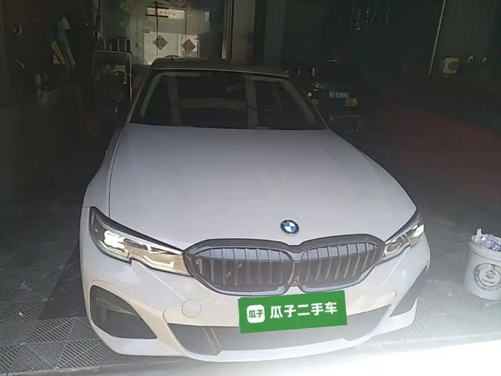 Photo 3 - BMW 3 Series