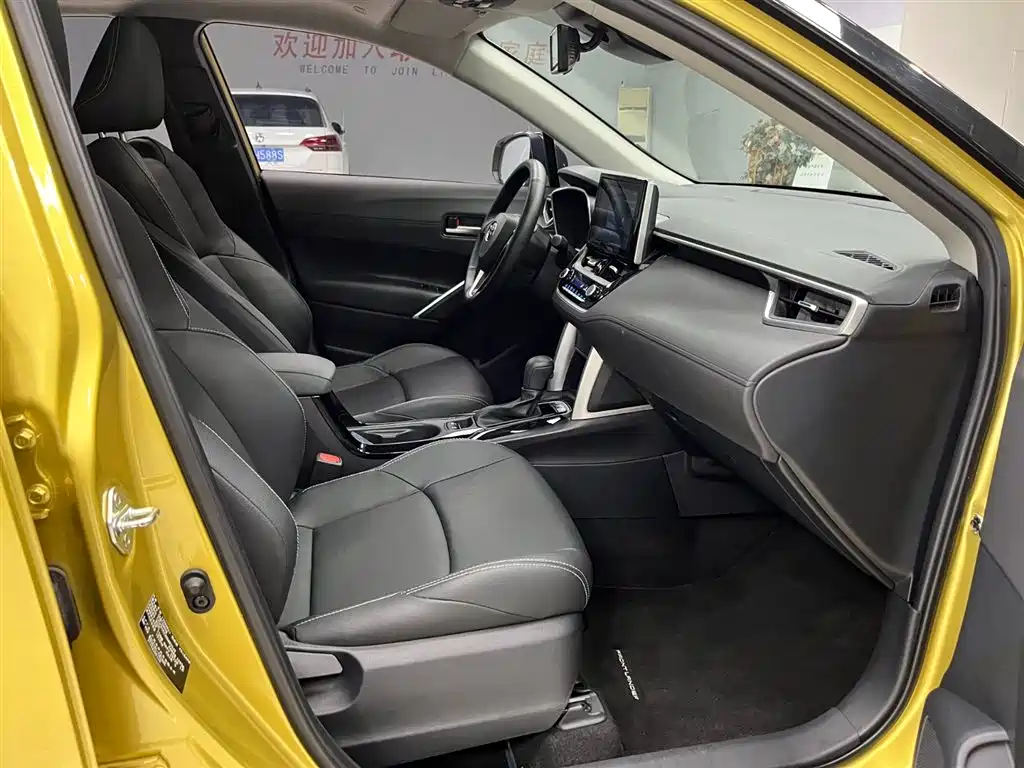 Toyota Frontlander 2022 2.0L CVT Luxury PLUS Edition фото 13