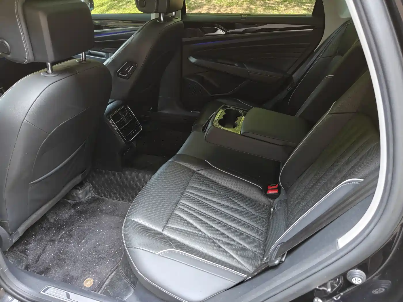 Volkswagen Passat 2023 330TSI Starlight Luxury Edition фото 14