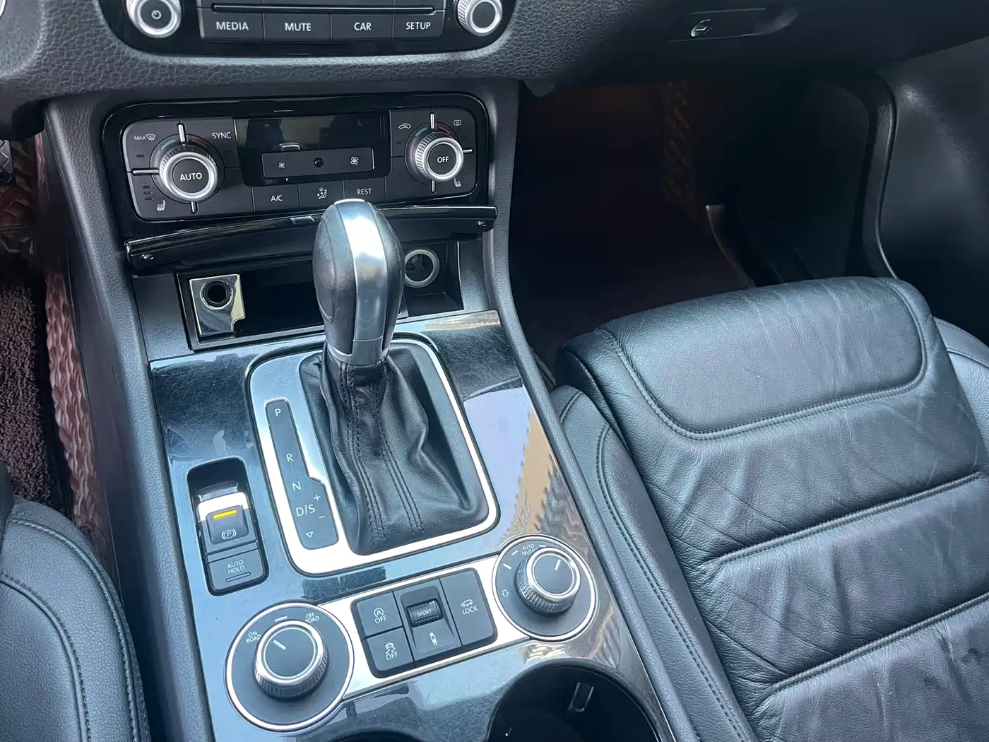 Volkswagen Touareg 2017 3.0TSI Explorer Edition фото 13