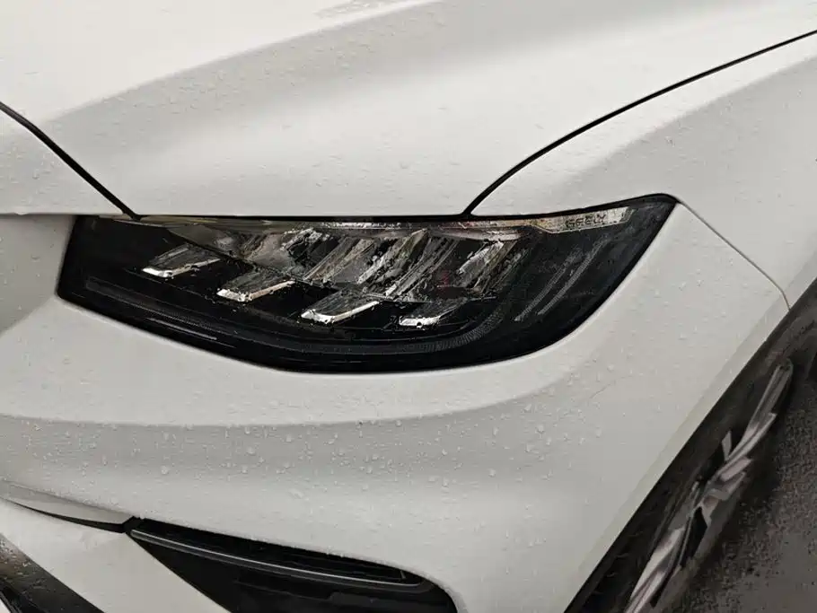 Photo 5 - Geely Atlas