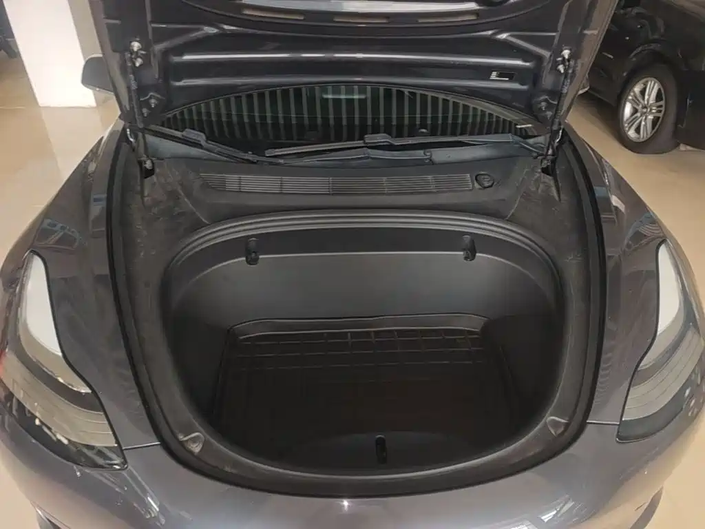 Фото 20 - Tesla Model 3