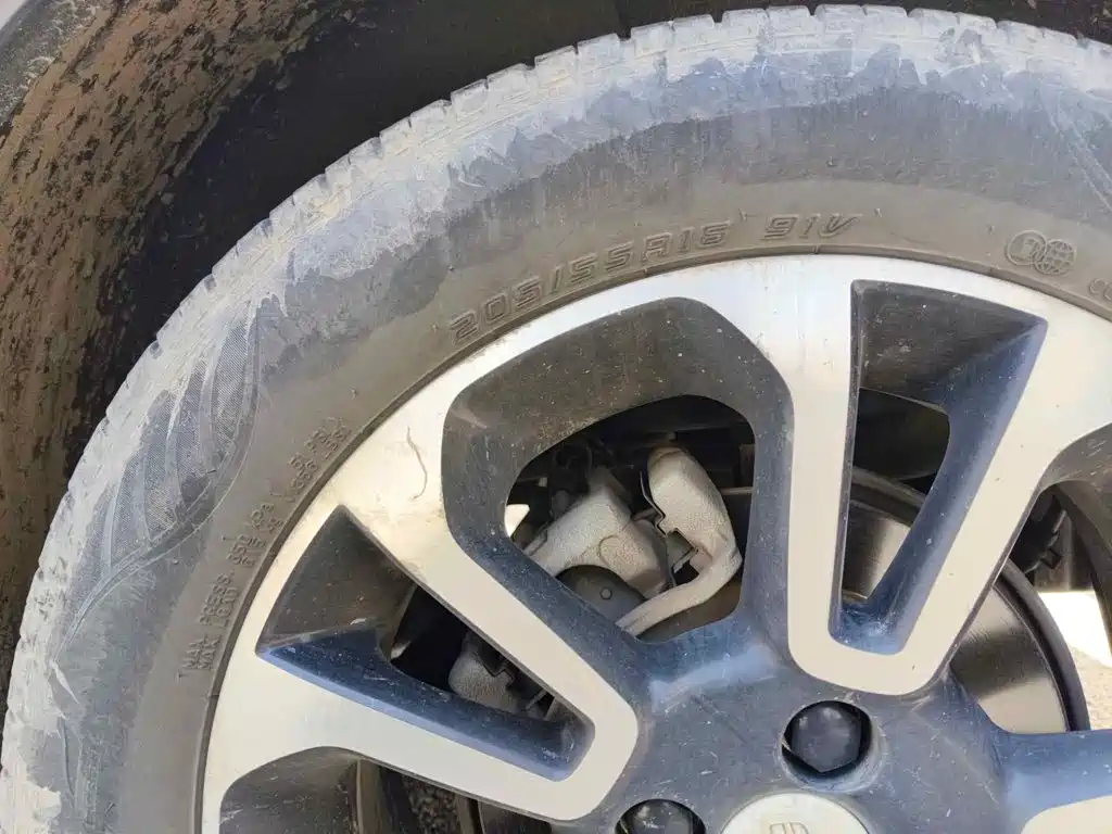 Photo 7 - Geely Vision X3