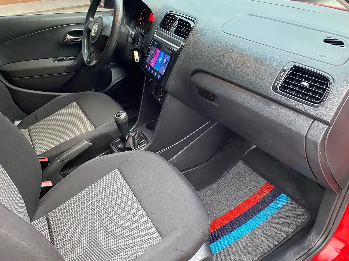 Volkswagen Polo 2011 1.4L Manual Joy Edition фото 6