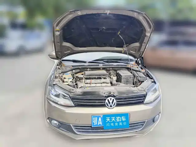 Volkswagen Sagitar 2014 Facelift 1.6L Automatic Leading Version — фото 3
