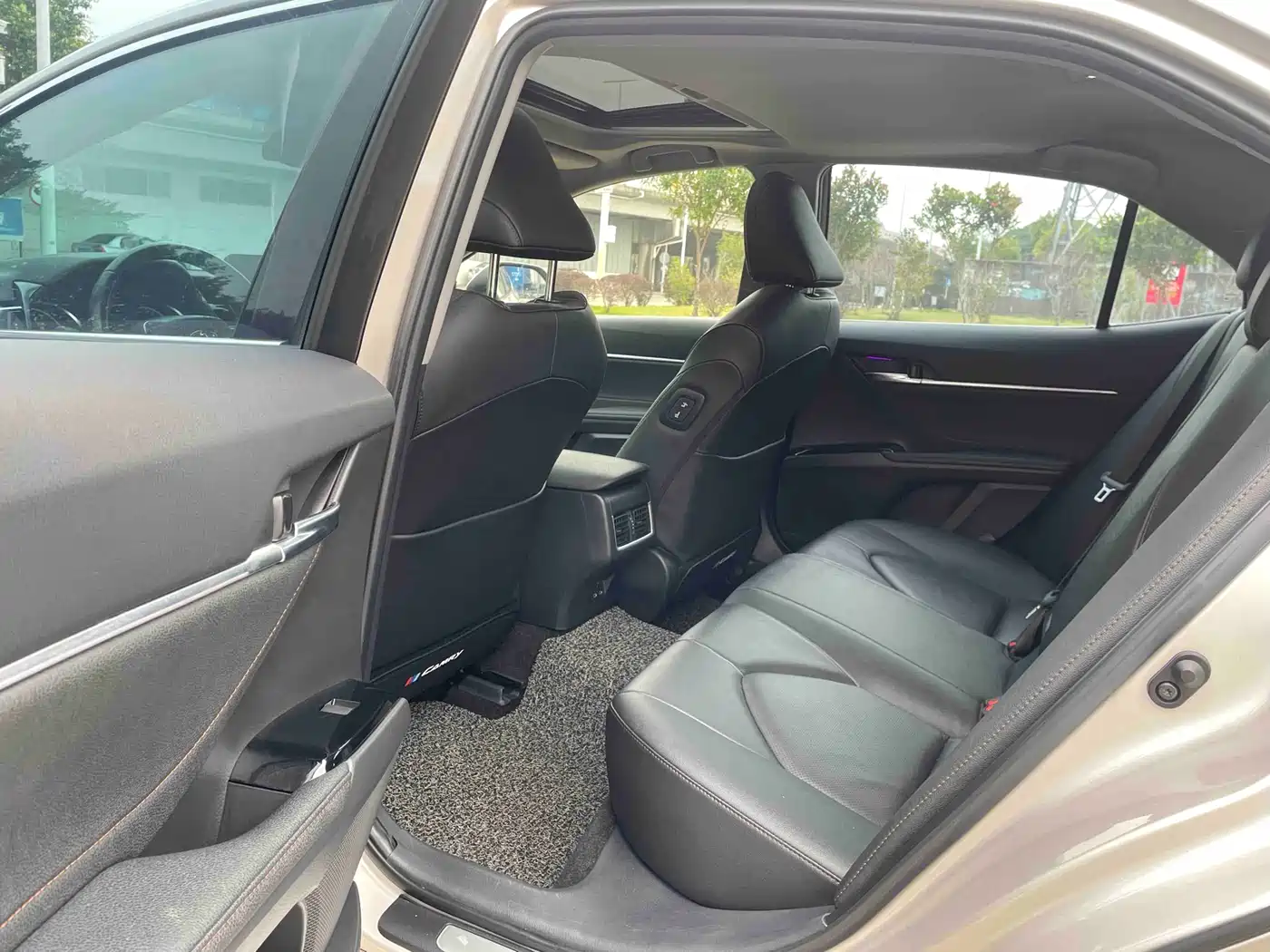 Toyota Camry 2023 2.0G Luxury Edition фото 7