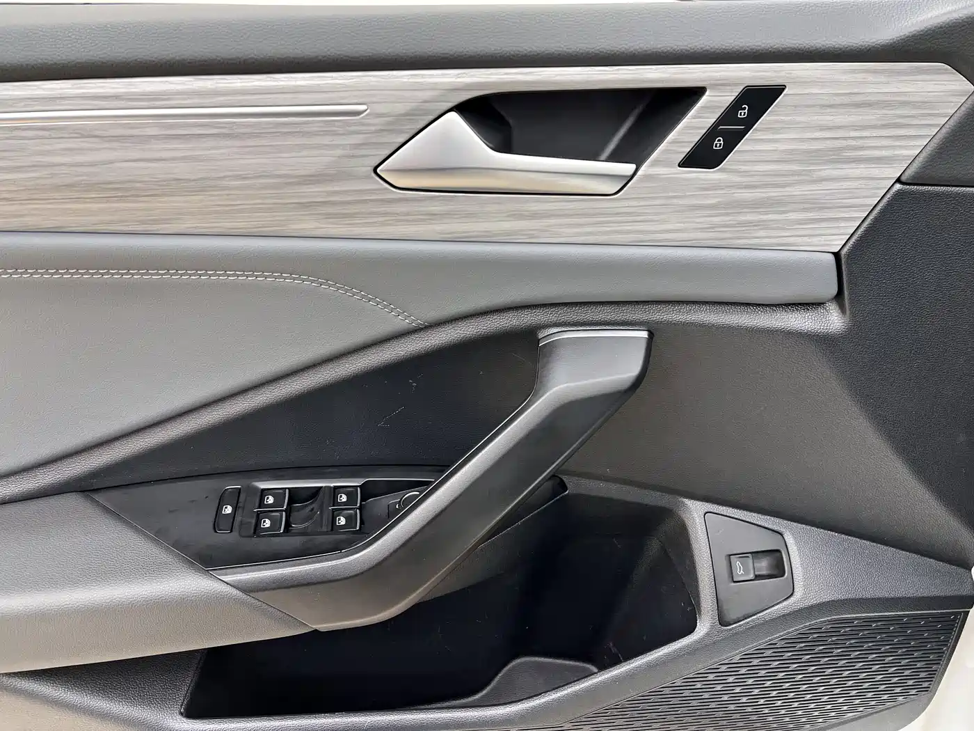 Volkswagen Sagitar 2023 300TSI DSG Surpassing Edition фото 14