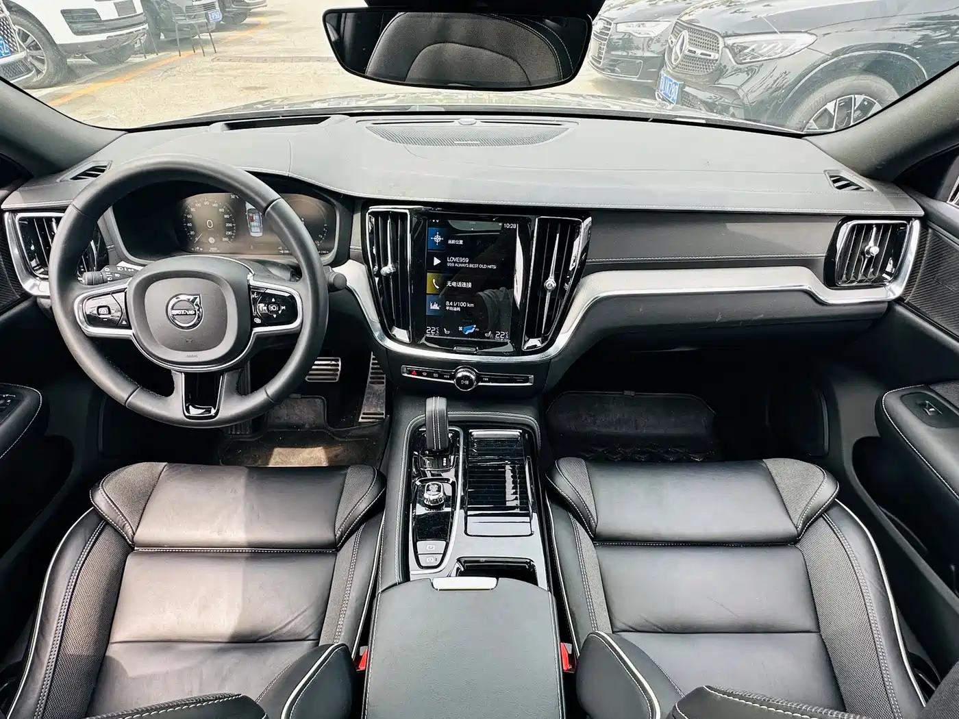 Volvo S60 Plug-in Hybrid 2021 T8 Twin Engine AWD R-Design Sport Edition фото 18