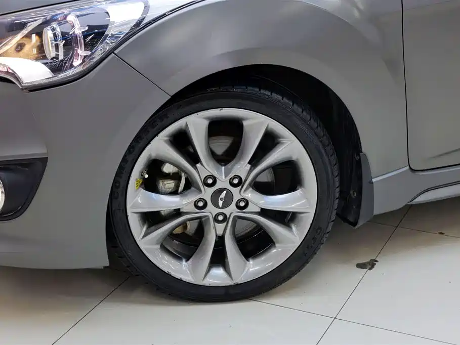 Hyundai Veloster 2015 1.6T Automatic Luxury Edition фото 12
