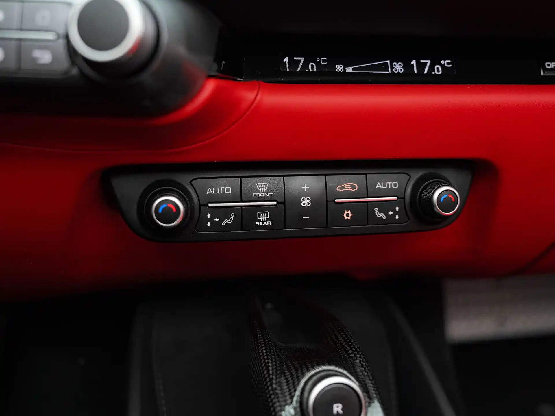 Фото 22 - Ferrari 812