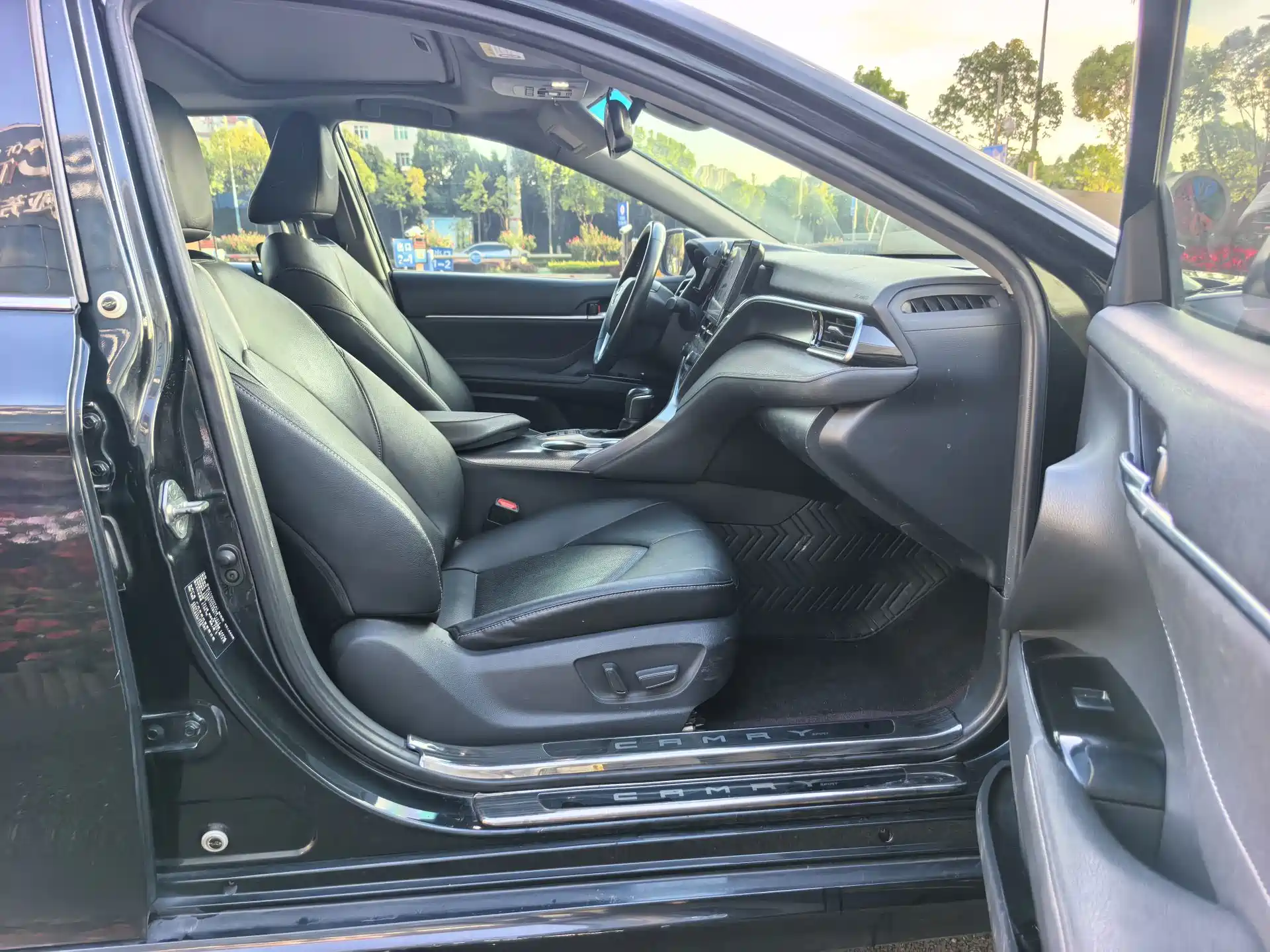 Фото 11 - Toyota Camry