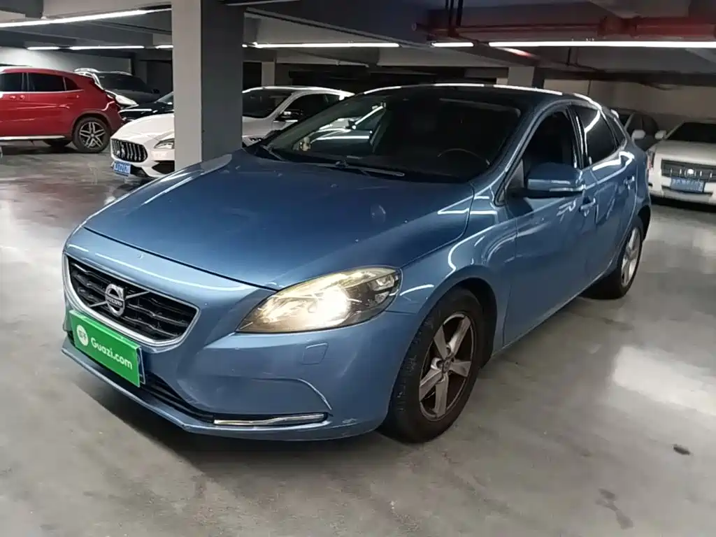 Фото 1 - Volvo V40