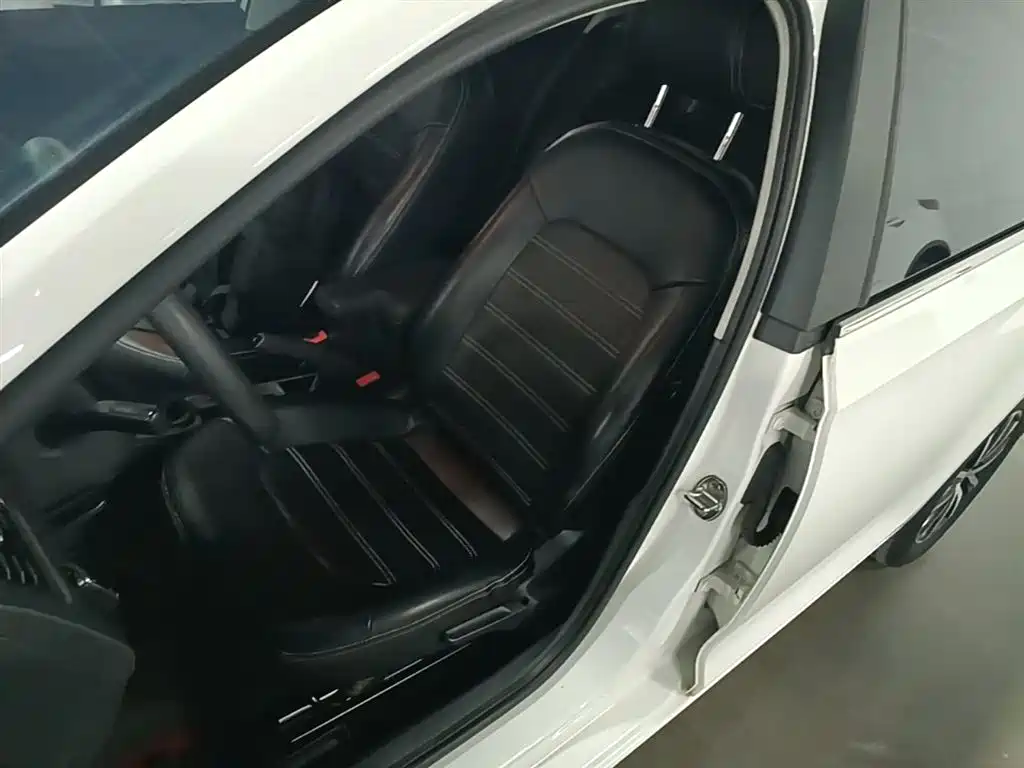 Volkswagen Santana 2016 1.6L Manual Trend Edition фото 15