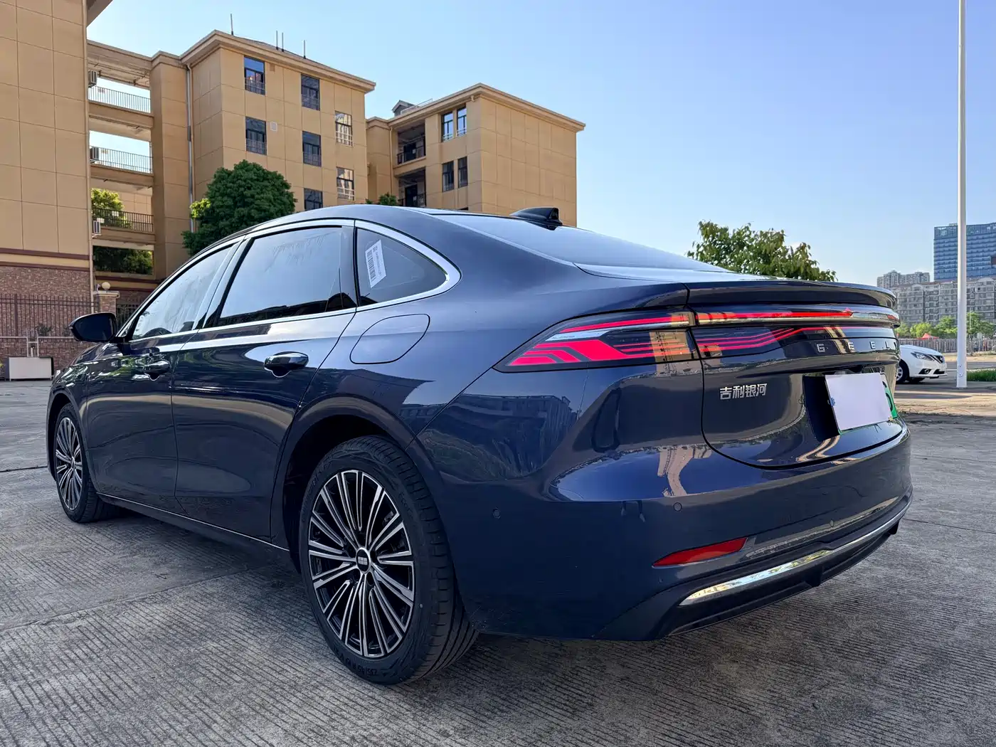 Geely Galaxy Galaxy A7 2025 EM-i фото 8