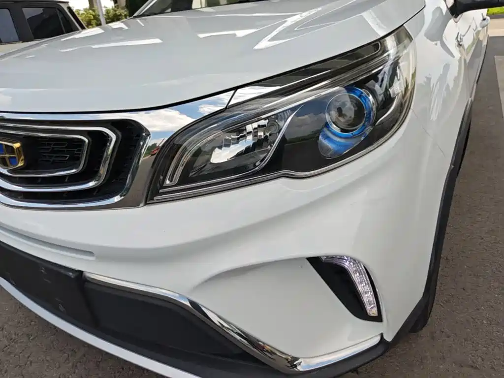 Фото 24 - Geely Vision X3