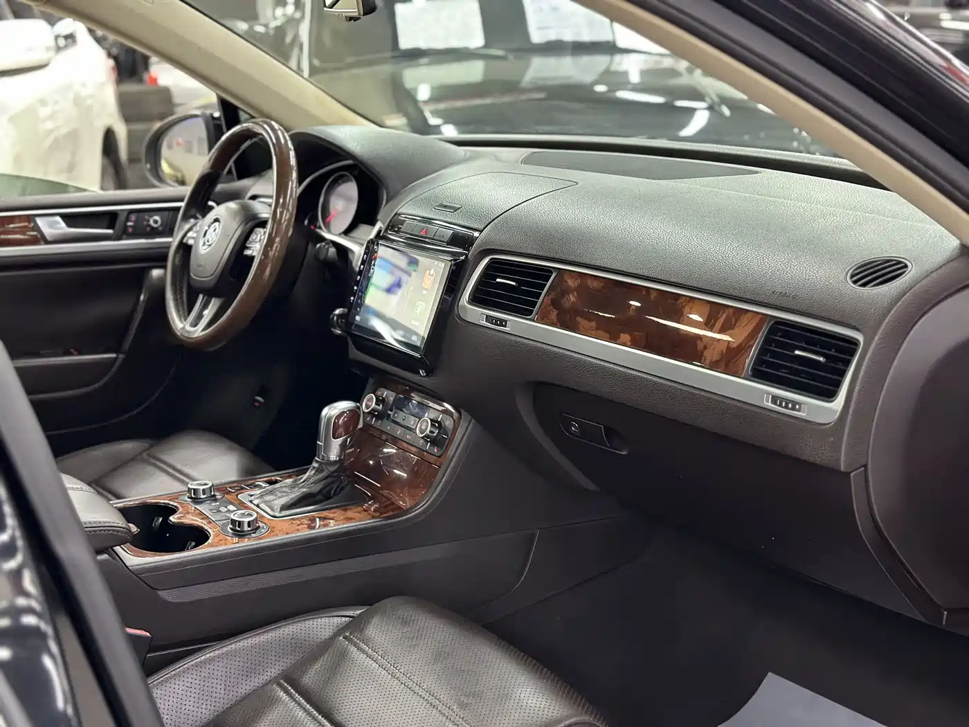 Volkswagen Touareg 2011 3.0TSI Comfort фото 12
