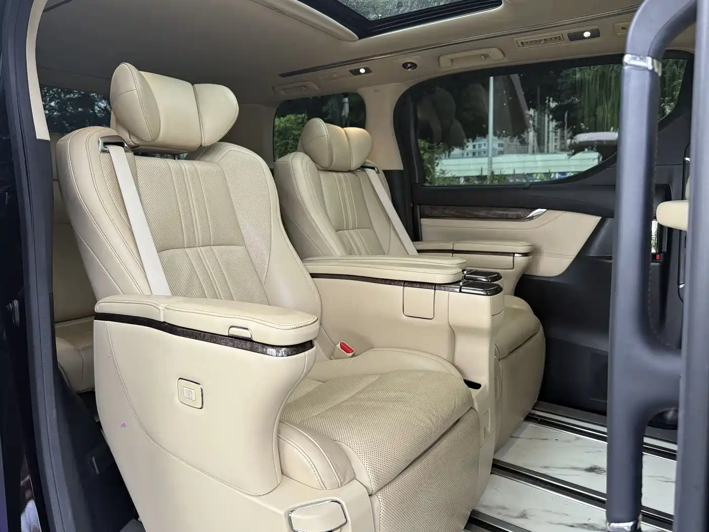 Toyota Alphard 2018 Facelift 3.5L Premium Edition фото 10