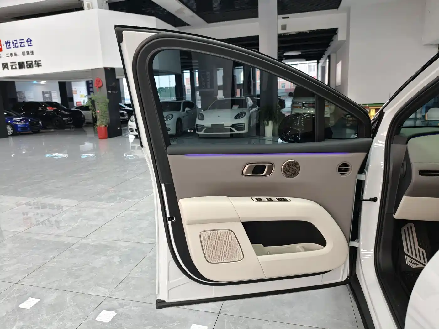 Li Auto i6 2026 2025 2WD Base Model
