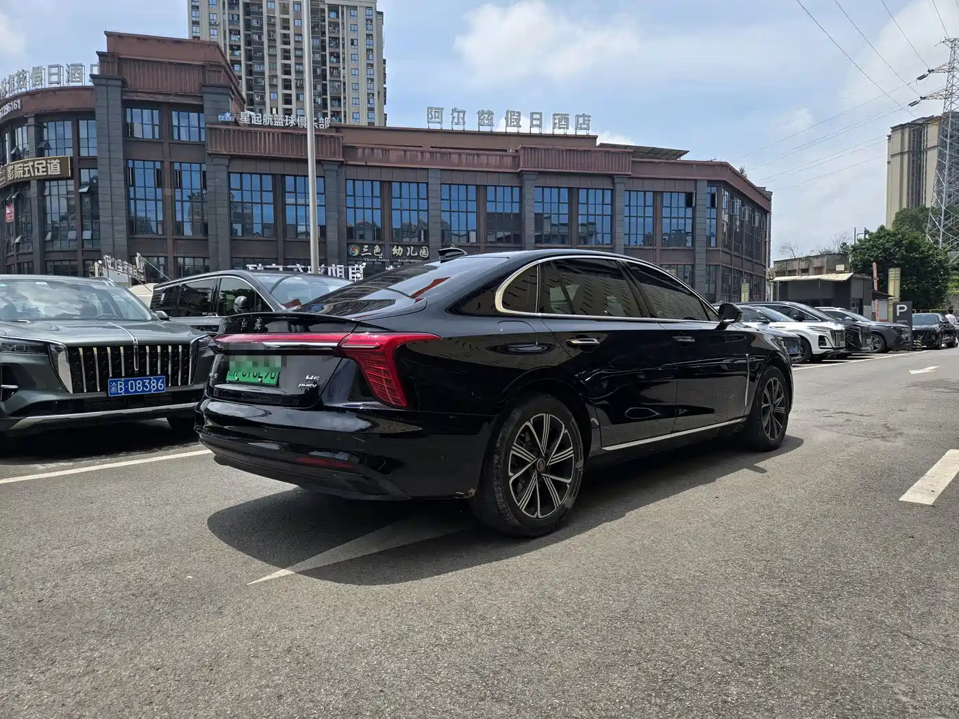Фото 4 - Hongqi H5